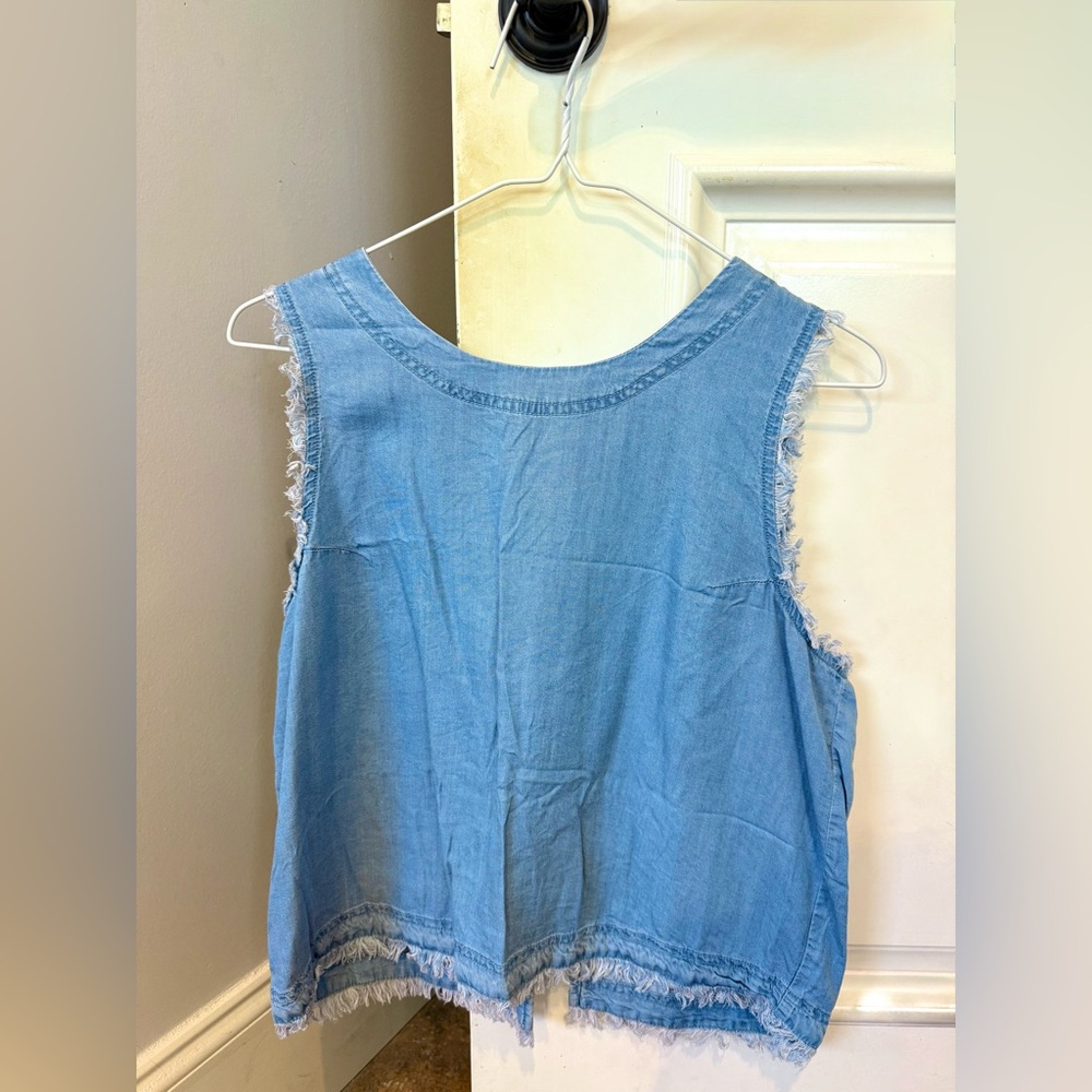 Women’s Size Large Sleeveless Distressed Denim Top